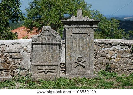 Graves At Saint Vitus Parish Church In Gracisce