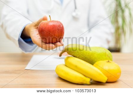 Doctor Nutritionist Is Recommending  Eating Fruit Every Day