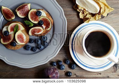 Toast with figs for breakfast