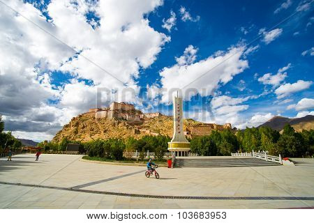 Gyantse Fortress in Shigatse, Tibet.
