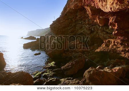 蓝色地中海海景和岩石