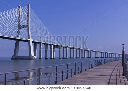 ヴァスコ ・ ダ ・ ガマ橋と木製の峠道