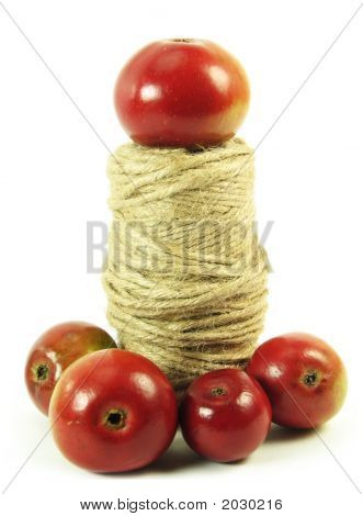 Cadena y manzanas rojas