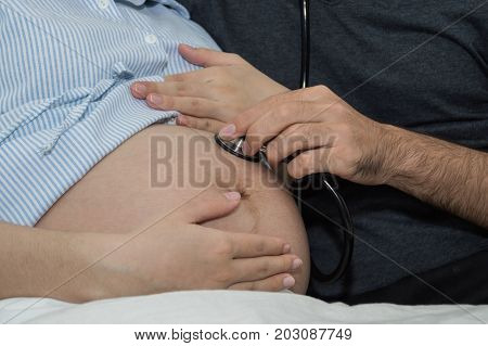 Men listen to pregnant women with a happy home mood.