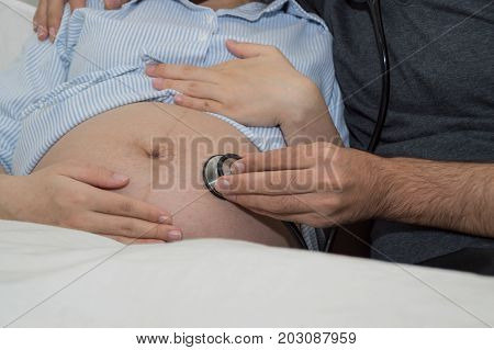Men listen to pregnant women with a happy home mood.