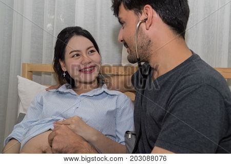 Men listen to pregnant women with a happy home mood.