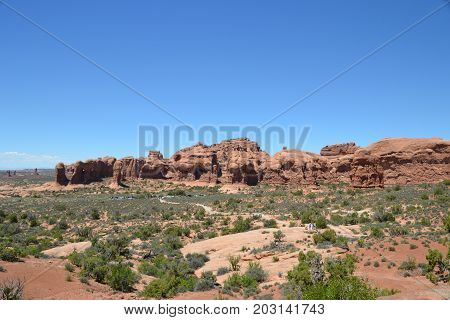 utahs arches national park has stunning landscapes filled with rock formations, arches and dunes