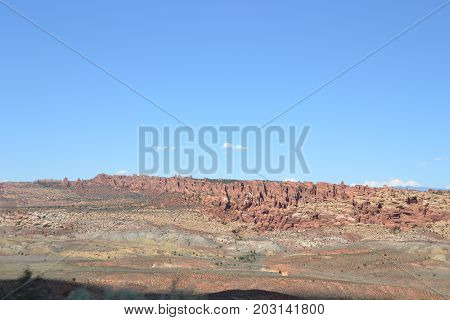 utahs arches national park has stunning landscapes filled with rock formations, arches and dunes