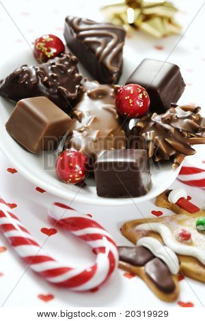 una miscela di assortimenti delizioso pan di zenzero, ricoperto di cioccolato