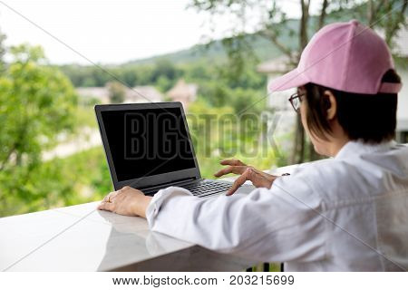 Woman Working Out Of Her Office When She Have Vaction In Resort But Can Work In Her Laptop Concept F