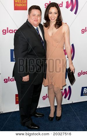 LOS ANGELES - 10 de abril: Chaz Bono (L) e Jennifer Elia (R) chegam a 22 Awar de Media anual GLAAD