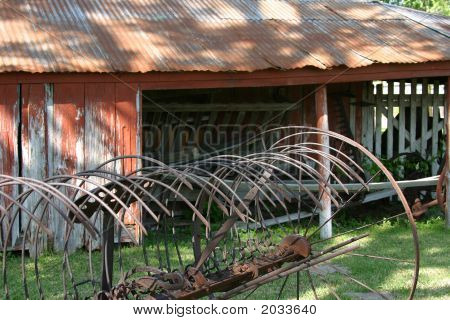 ยุ้งข้าวและอุปกรณ์ฟาร์ม