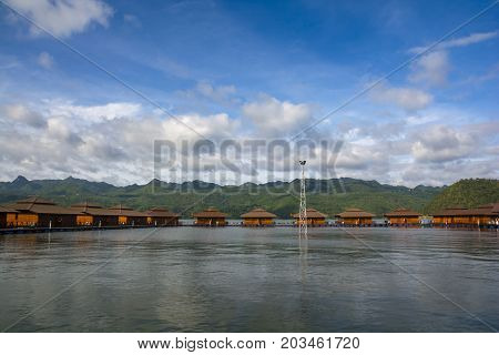 September 05, 2017 : Beautiful Rafthouses Floating On The River At Srinakarin Dam, Kanchanaburi, Tha