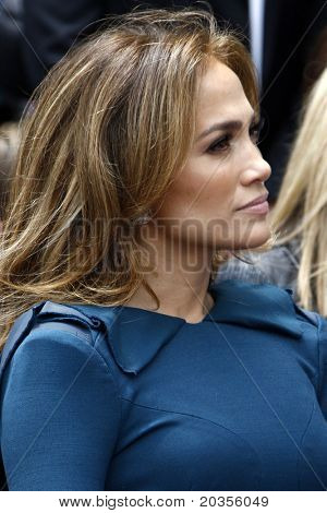 LOS ANGELES - 23 de mayo: Jennifer Lopez en el paseo de Hollywood de Simon Fuller de la ceremonia de estrellas de la fama en W 