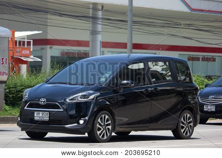 Toyota Sienta Mini Mpv Van.