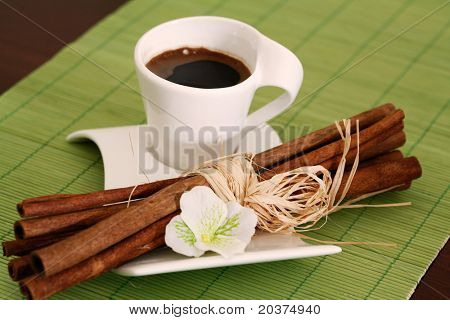 กาแฟและอบเชย