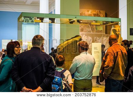 Tourists At British Museum In London (hdr)