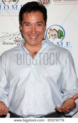 LOS ANGELES - 24 maggio: Benito Martinez che arrivano al Celebrity Casino Royale evento Avalon Ma