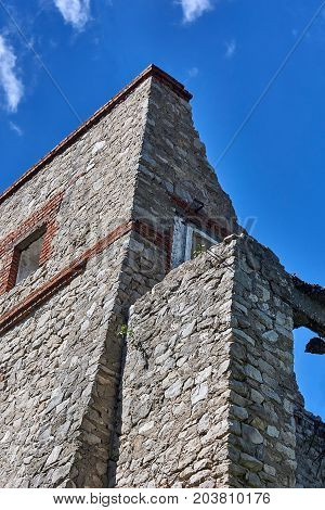Ruins of an old ruined brick house.