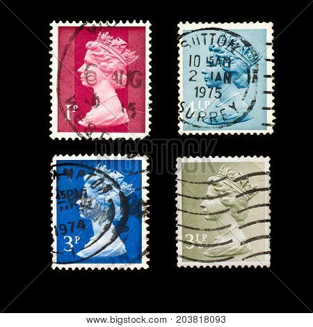 2236. ENGLAND - CIRCA 1971 - 1975: Set of English Used Postage Stamps showing Portrait of  Queen Elizabeth 2nd, circa 1971 - 1975