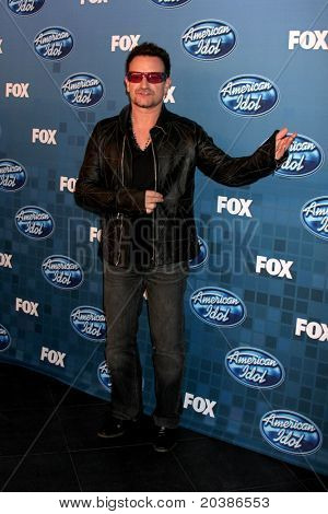 LOS ANGELES - 25 maja: Bono. w 2011 roku amerykański Idol prasy finał w Nokia w LA żyć na maja 