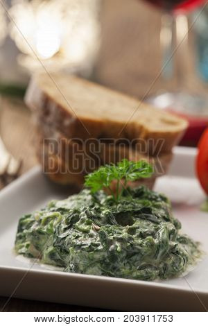 rich spinach yoghurt starter from lebanon with bread