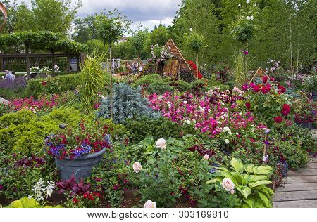 Moscow, Russia - July 6, 2018:  Large Flower Bed With A Variety Of Flowers. Moscow Flower Show.