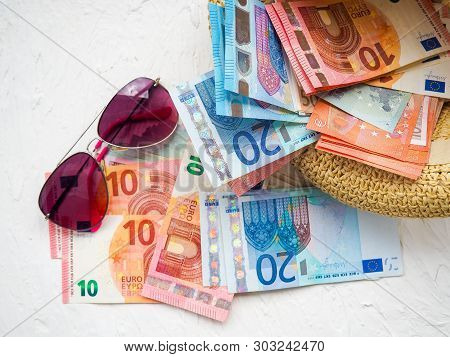 Straw Hat, Money, Bank Cards, Glasses Glare, The Concept Of Holiday, Vacation, Savings