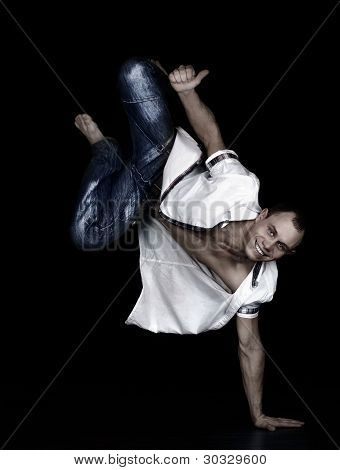 Expresivní Break Dancer vyvažování na straně