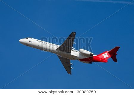 Budapest, Ungarn-Oktober 05: Flugzeuge von Helvetic Airways Abfahrt von Budapest (Lhbp), Oktober