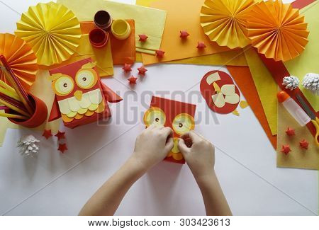 A Children's Master Class To Pack A Gift In A Box An Owl.