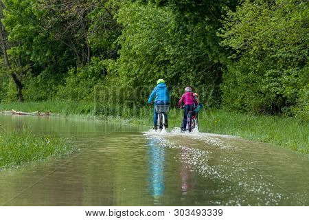 Munich, Isar, Brudermuehlbruecke, Mai 22, 2019: Storm Deep Axel Is Flooding The Isar In Munich, Bike