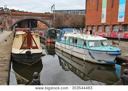 Manchester, Uk - April 21, 2013: People Visit Castlefield Canals Area In Manchester, Uk. Castlefield