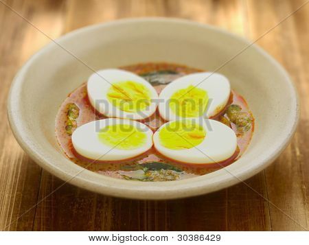 curry indiai tojás