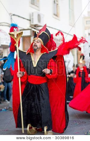 Sesimbra, Portugalia - 20 lutego: Człowiek ubrany się jako 
