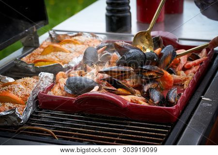 Grilled Prawns, Grilled Mussels, Grilled Shrimps, Barbe Que Seafood.