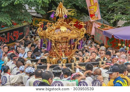 2017 05 28. Shinjuku Tokyo Japan. People Are Carrying A Portable Shrine On Their Shoulders And Walki