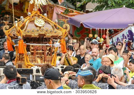 2017 05 28. Shinjuku Tokyo Japan. People Are Carrying A Portable Shrine On Their Shoulders And Walki