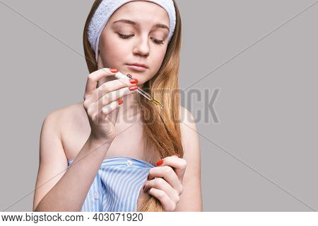 Girl Hair Treatment. Dermatology Oil Mask. Detox Therapy. Rejuvenation Skincare Beauty. Home Self Ro