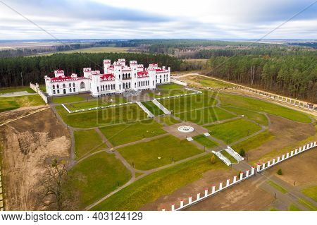 Puslovsky Palace. Autumn Kossovsky Castle In Belarus