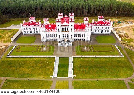 Puslovsky Palace. Autumn Kossovsky Castle In Belarus
