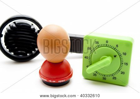 Uovo con uovo affettatrice ed Egg Piercer