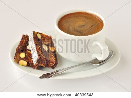 Šálek kávy s Panforte