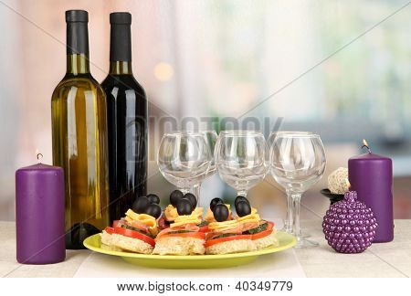 Canapés e vinhos no restaurante