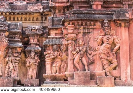 Hampi, Karnataka, India - November 5, 2013: Vijaya Vitthala Temple. Closeup Of 4 Sets Of Statues On 