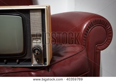 televisione Vintage su un divano