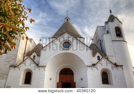 Iglesias en Alberobello - aldea de Trulli