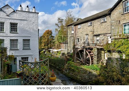 Waterwheel v Ambleside, anglicky Lake District