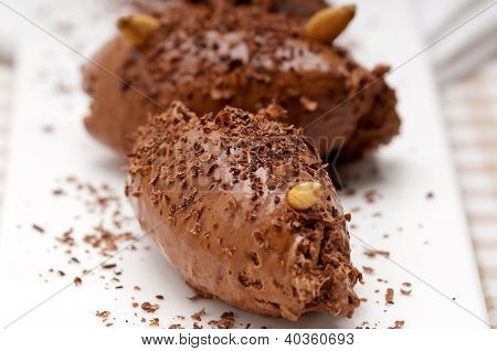 ขนมช็อคโกแลตมูส Quenelle