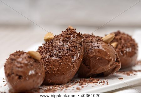 ขนมช็อคโกแลตมูส Quenelle